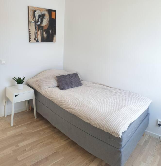 Luxurious Newly Built With Patio And Private Parking