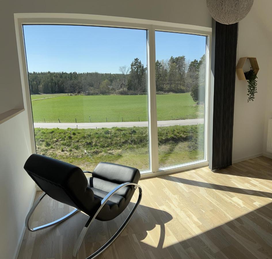 Luxurious Newly Built With Patio And Private Parking Villa *